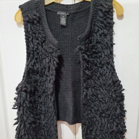 Vest - Picture 2 of 8